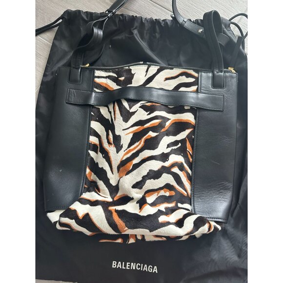 BALENCIAGA Limited Bergdorf Goodman 111th Aniv Zebra CalfHair Kendall Bucket Bag - Picture 4 of 16